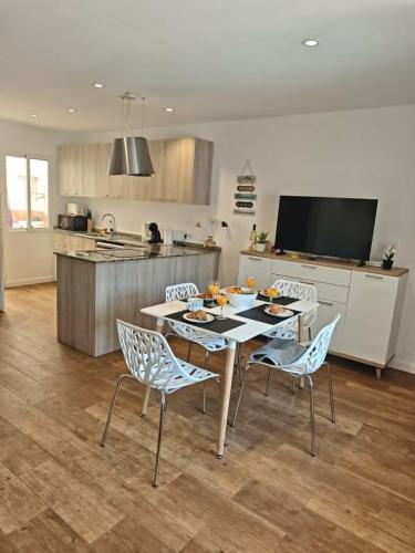 Casa Alex Torrevieja- Holiday House - con piscina comunitaria