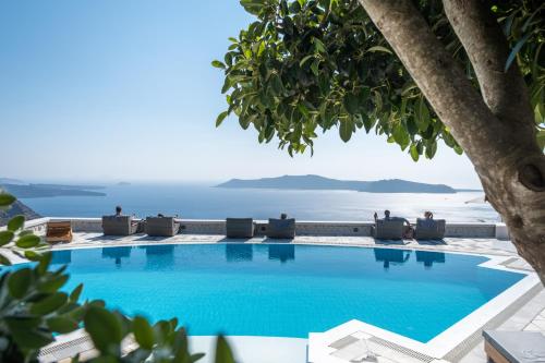 a swimming pool with a view of the ocean at Xenones Filotera in Imerovigli