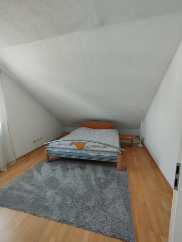 a bedroom with a bed in a attic at Ferienwohnung Lottstetten in Lottstetten