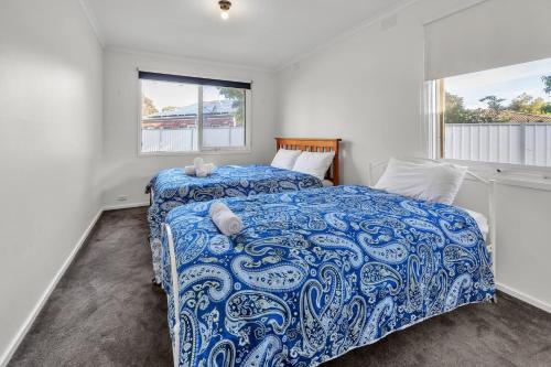 a bedroom with two beds and a window at Hoppers Crossing Hideaway Giant Backyard in Tarneit