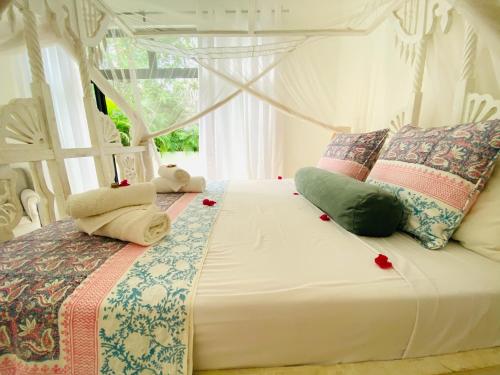 a bedroom with a bed with red roses on it at Nyumba Nyekundu in Watamu