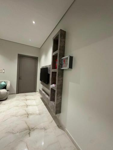 a living room with a television on a wall at خالد للشقق in Ar Rass
