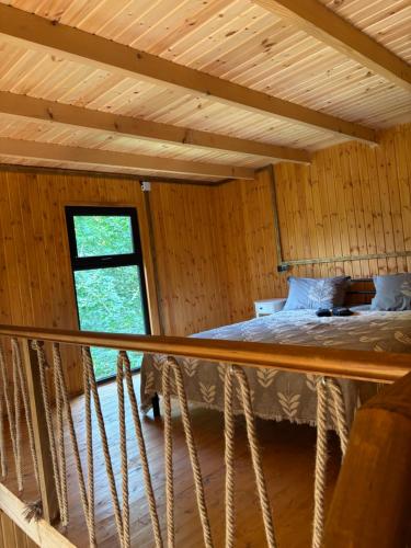 a bedroom in a log cabin with a bed at Babitouli-2 in Niabauri