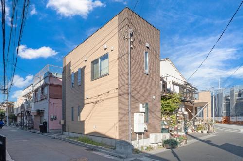 Oshiage house