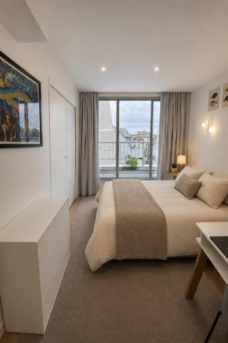 Eiffel Tower View Roof top Luxe services