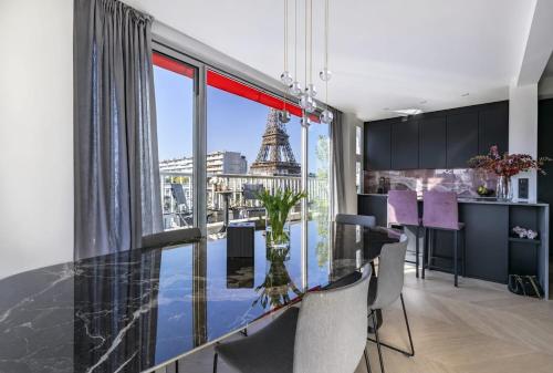 Eiffel Tower View Roof top Luxe services
