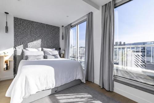 Eiffel Tower View Roof top Luxe services