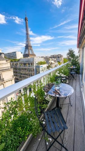 Eiffel Tower View Roof top Luxe services