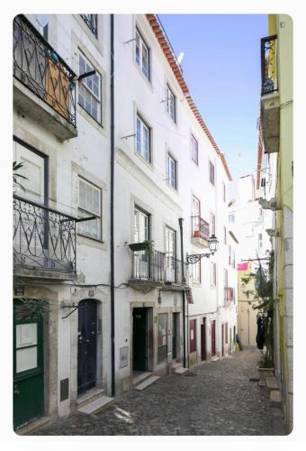 Charming Mouraria apt with AC 2 esq