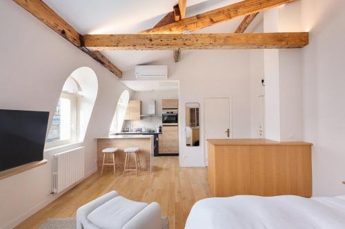 Modern suite near Champs Elysées - AC equipped