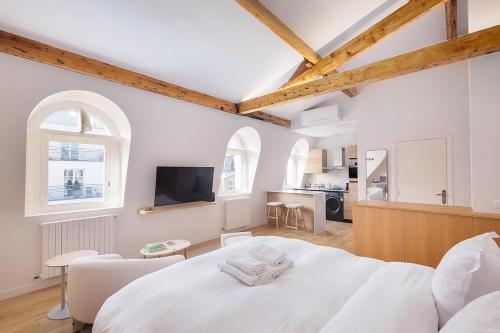 Modern suite near Champs Elysées - AC equipped