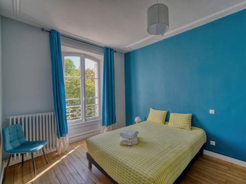 a blue bedroom with a bed with an elephant on it at Maison de maître, Piscine privée, 4 suites in Nersac