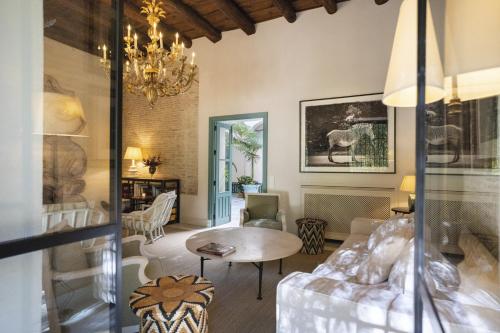 Mariana de Pineda by Home at Homes