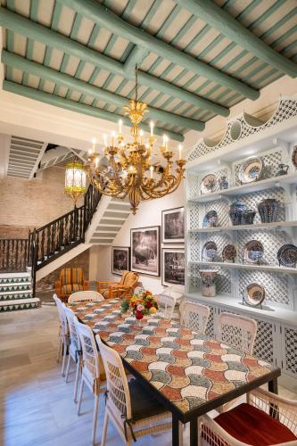 Mariana de Pineda by Home at Homes