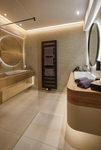 a bathroom with a sink and a mirror at Weingut und Gästehaus Apel in Nittel