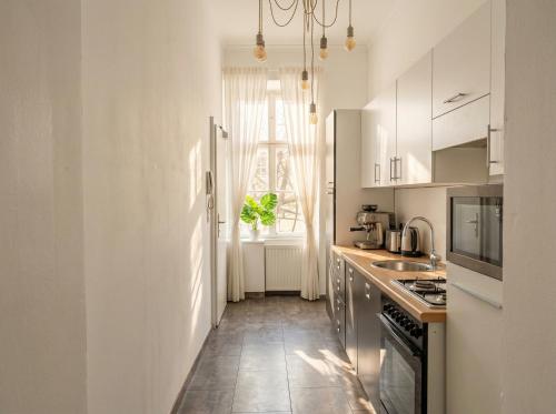 Comfortable 3BR Shared Retreat Next to Belvedere Palace