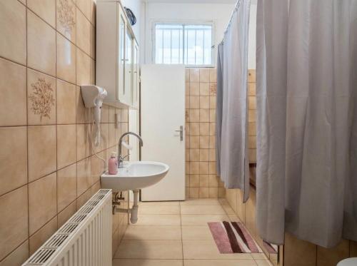Comfortable 3BR Shared Retreat Next to Belvedere Palace