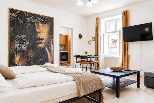 Budget & Comfy 2 adjacent Apartments Great for Long-Stays