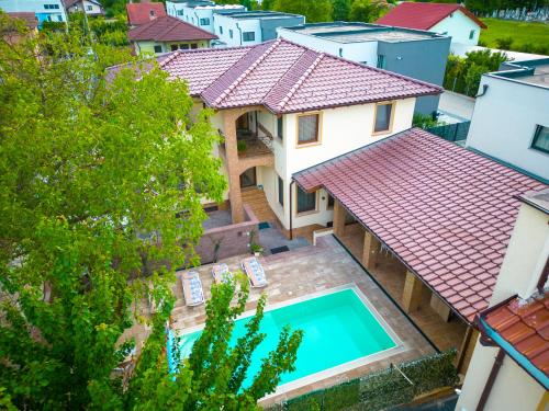 an aerial view of a house with a swimming pool at Casa cu Nuc in Alba Iulia