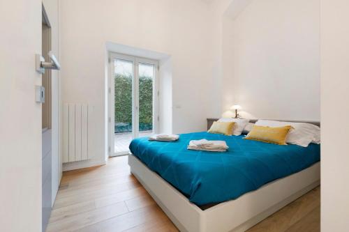 a bedroom with a large bed with blue sheets at Casa Vacanze Regina in Lecco