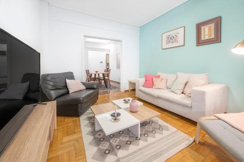 2 Bdr Apt in Vibrant Pangrati-walk to Syntagma