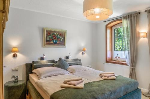 a bedroom with a bed with pillows on it at Ferienwohnung Schwarzmühle 2 in Neuer Anbau