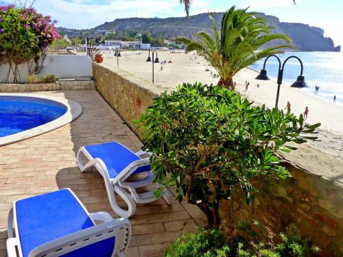 Wohnung über dem Strand mit Pool