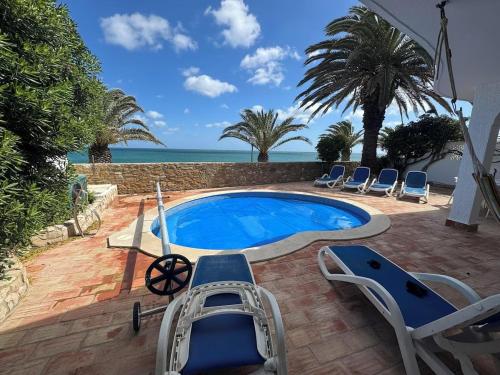 Wohnung über dem Strand mit Pool