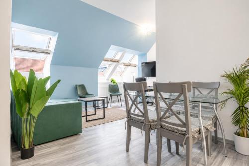 Spacious 2BR & 1LR Apartment Very Central in Vienna