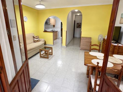 Private Garden Patio & Balcony 2-Bedroom Apartment