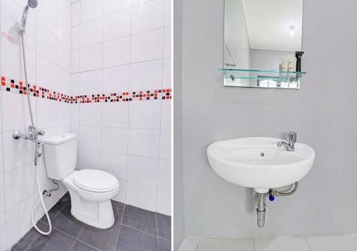 a bathroom with a toilet and a sink at Ari Gusti Residence in Dalung