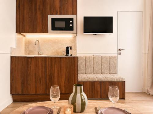 Bright Apartment Steps from Champs Elysées