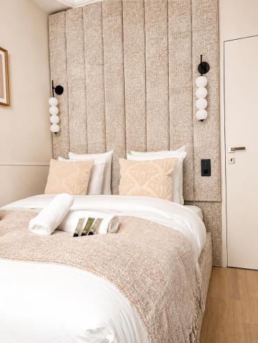 Bright Apartment Steps from Champs Elysées