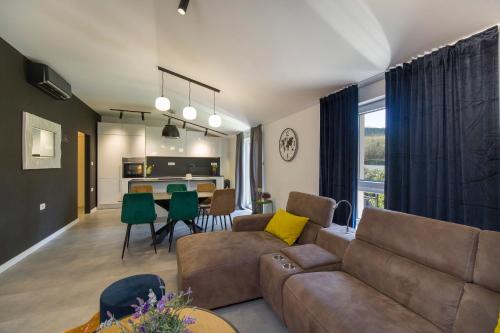 Enjoy Villa - private Heated pool, soccer, foodbal