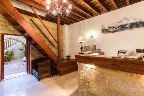 Camelot Traditional & Classic Hotel