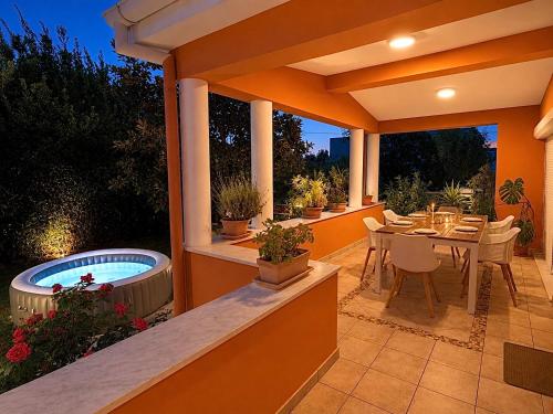 Luna Mediteran Garden Home - Jacuzzi & Gym