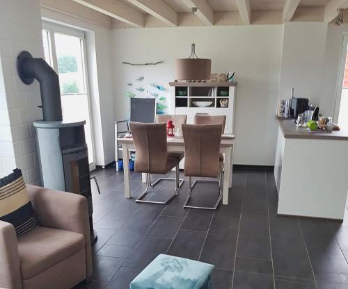 a kitchen and living room with a table and a stove at Ferienhaus Klabautermann 53 - Nordhorn in Nordhorn