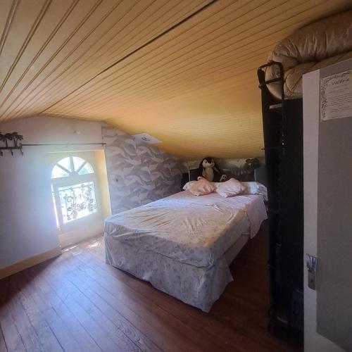 a bedroom with a bed and a ceiling with a window at Halte à Ecluse d'Hôte in Calonges