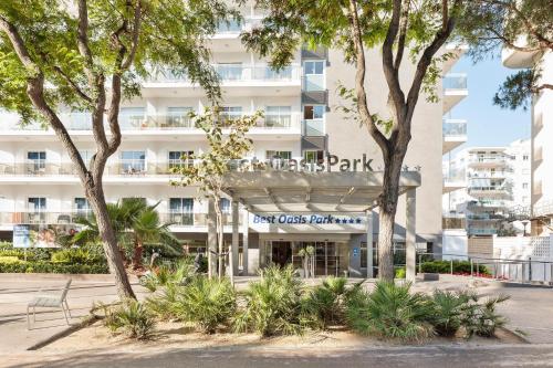 a building with a sign that reads first guest park at Hotel Best Oasis Park in Salou