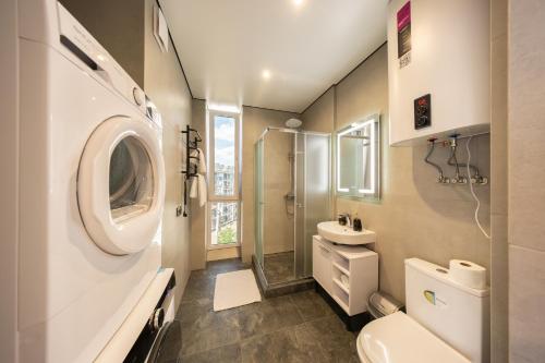 a bathroom with a sink and a toilet and a shower at MONTE GreeN in Polyana