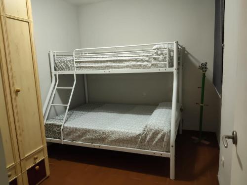 a bunk bed in a room with a bunk bedscribed at Chipiona CERCA DE LA PLAYA in Chipiona
