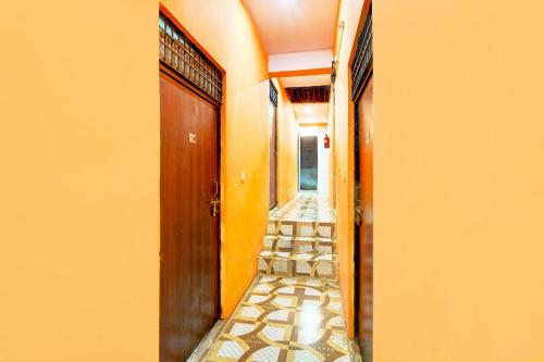 an empty hallway with a door and a tile floor at HOTEL O SUNSHINE in Ghaziabad