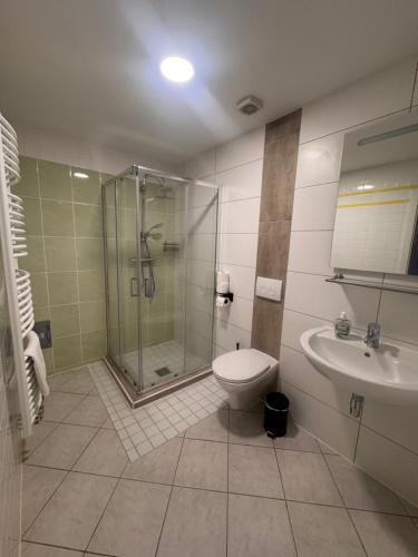 Bilik mandi di Hotel Rademacher