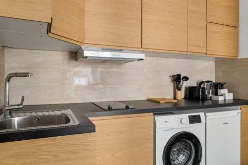 Central and Bright 1BR- Near Parc Monceau