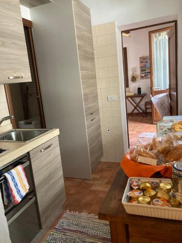 a kitchen with a table with a tray of food at La Tua Casina in Torrenieri