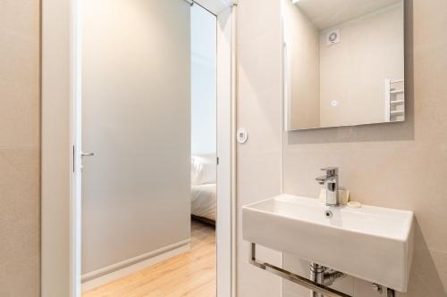 a bathroom with a sink and a mirror at Studio FAMEUSE in Matosinhos