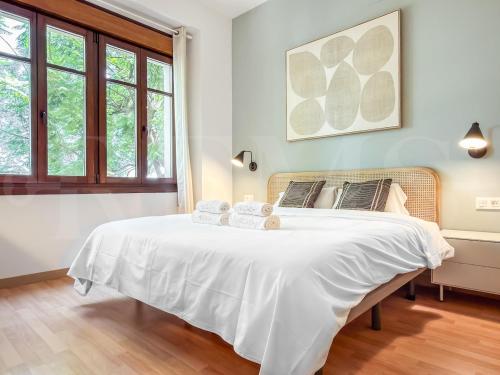 Contemporary 3BR Soho Apartment REMS