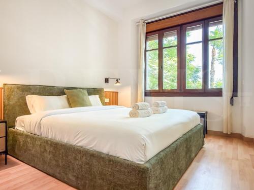 Contemporary 3BR Soho Apartment REMS