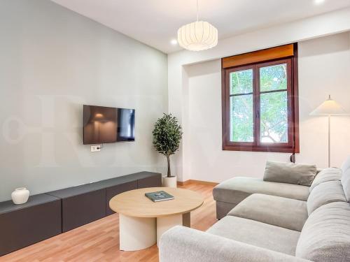 Contemporary 3BR Soho Apartment REMS