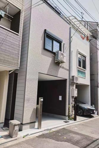 悠悠家 新建三层 独栋别墅 电车6分钟到难波 16分钟到梅田 120平方 有车库